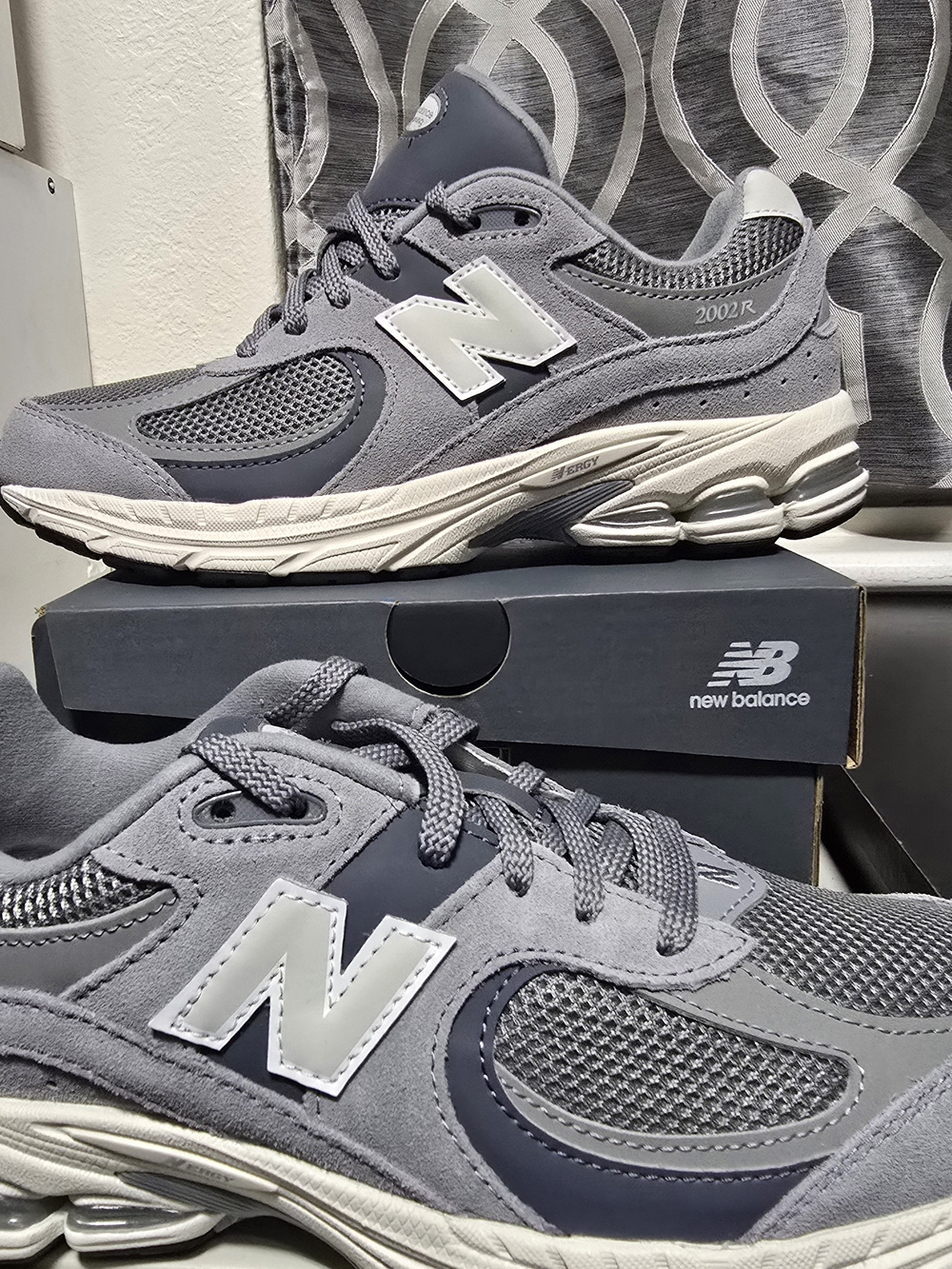 New Balance Women's Size 7 & Kids 6' Grey 2002R Athletic Sneakers